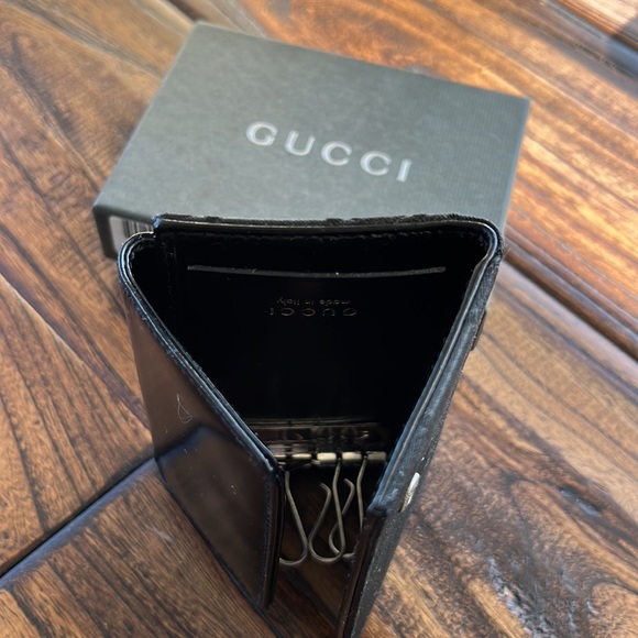 Authentic Vintage Gucci Key case. Black leather & logo canvas. EUC. Includes Box - Picture 4 of 7